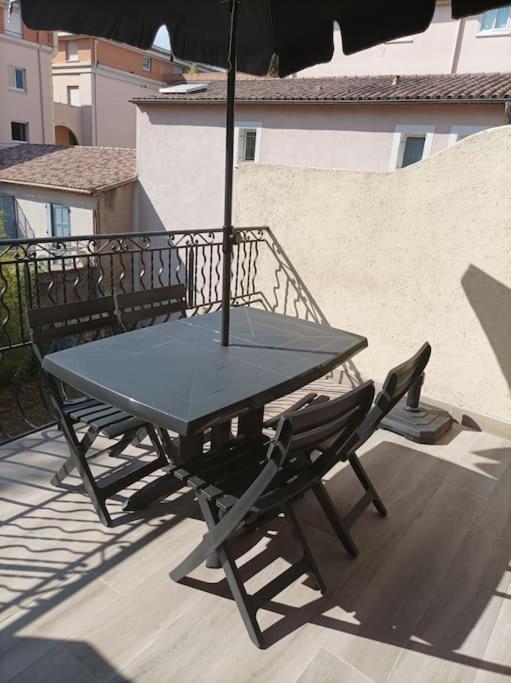 Studio Meuble Climatise Avec Terrasse Draguignan Exterior foto
